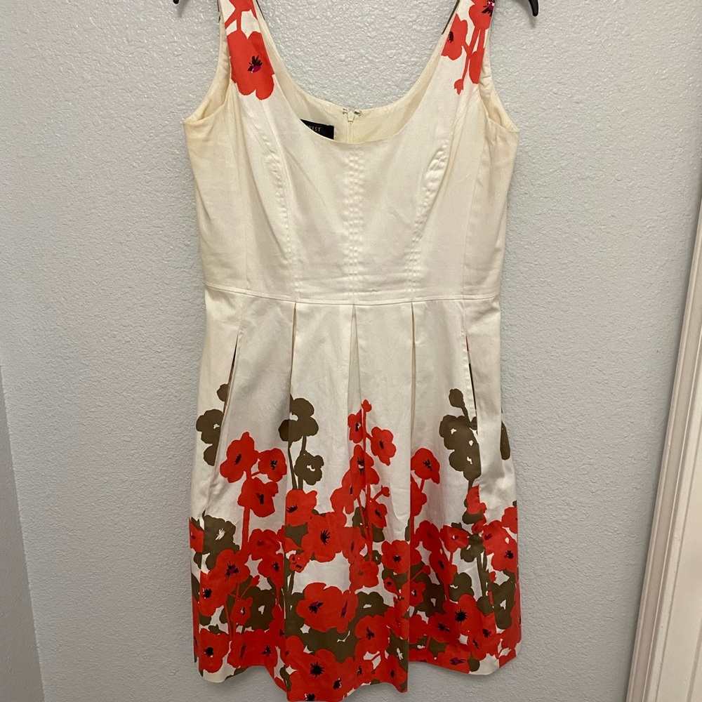Nine West Size 8 Floral Sleeveless Dress - Cream and Red with Pockets